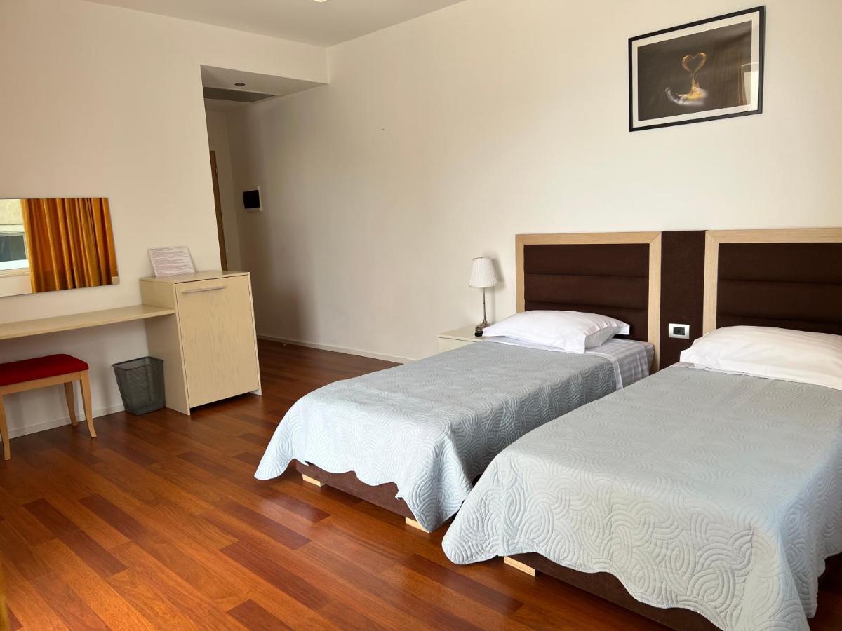 3B Suites Boutique Hotel Saranda Kültér fotó