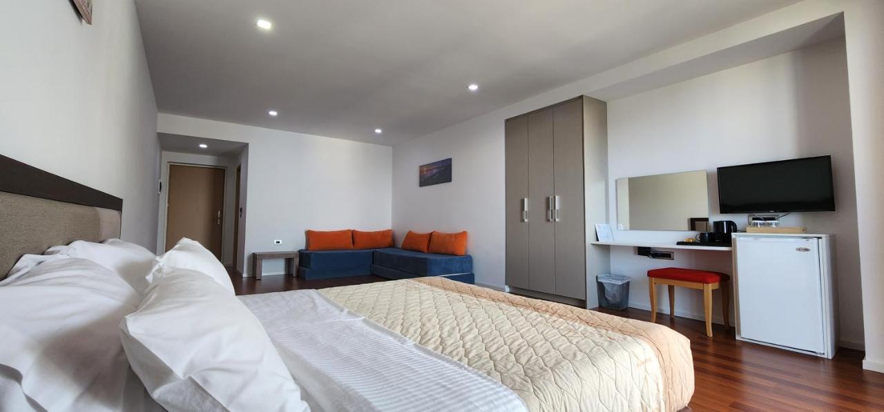 3B Suites Boutique Hotel Saranda Kültér fotó